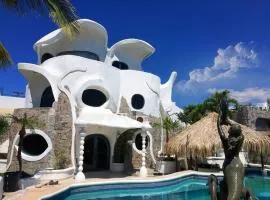 Casa estilo Gaudí - Alberca compartida espacio especial para familias!