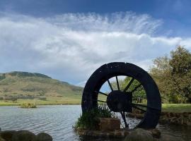 The Water Wheel، فندق مع موقف سيارات في فرايهيد