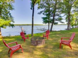 Up North Remer Lake House with Dock and Grill!, hotel din Remer