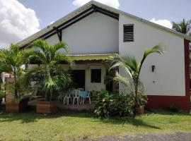 Belle Villa au cœur de la Gwada, alojamiento en la playa en Le Gosier