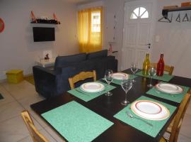 Cozy House with Garden Near Disney, pet-friendly hotel in Villenoy