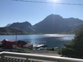 Mørkveden feriehus, Lofoten, alquiler vacacional en la playa en Ramberg
