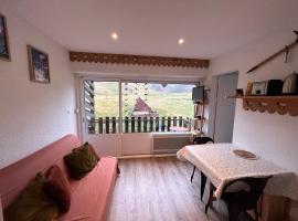 Appartement cosy avec balcon, hotell i Puyvalador