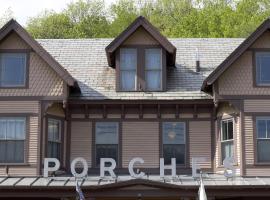 The Porches Inn at Mass MoCA, hotel con parcheggio a North Adams