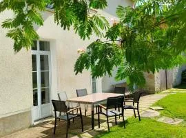 Maison familiale rénovée avec cour, à 1h30 de Paris, proche de la nature et des sites historiques. - FR-1-590-107