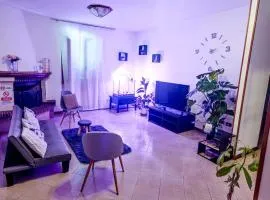 Charlie's Home Arezzo-Appartamento-B&B Arezzo con Parcheggio privato- Arezzo Città del Natale 2023 - Centro Arezzo Fiere e Congressi- Mercatini Natale Arezzo Casa di Babbo Natale e Villaggio Tirolese 2023