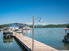 Broadview, River, Golf Course, Games, free Attraction Tickets, WIFI!!!, hotel di Kodak