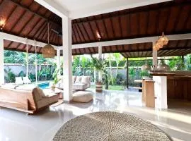 Villa Santai, huge garden Seminyak square