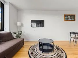 Spacious & Open 2 bd 2bth Unit in Canberra City