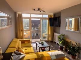 Viesnīca Beautiful 3-bed apartment at Swiss Cottage Londonā