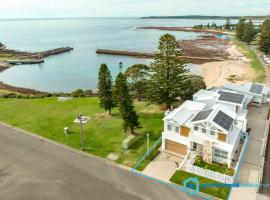 LegaSea Lodge - Pet Friendly Beachfront with Plunge Pool, bolig ved stranden i Shellharbour