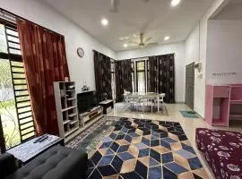 Azzahra Homestay Pekan with 3 Bedrooms fully airconditioner
