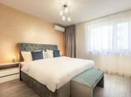 5th Floor Executive Apartment with Balcony and Free Parking