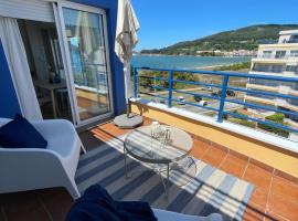 Apartamento con vistas al mar B5 Urb Puerto Azul, hotel in Cedeira