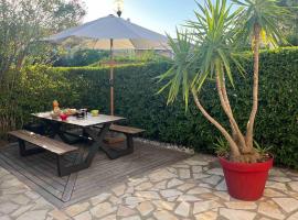 Villa avec piscine, parking, clim, holiday home in Palavas-les-Flots