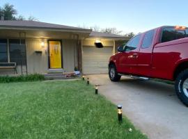 The Sunshine House, hotel v destinaci Midwest City