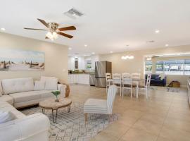 3 Bed 2 Bath - North Palm Beach, hotel in North Palm Beach