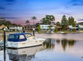 Aircabin - Woy Woy - Water Front - 6 Beds Lux Home, cabin sa Daleys Point