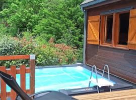 Le Chalet du lac avec spa et piscine privés pour le printemps et l'été et poêle à bois réconfortant en hiver, hytte i Beaulieu