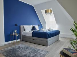 Schlossberg Residences - XXL-Design-Apartment mit Schlossblick für bis zu 10 Personen, cheap hotel in Schwetzingen