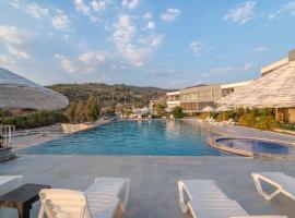 Vacation Flat w Pool Garden in Bodrum, hotel Milasban