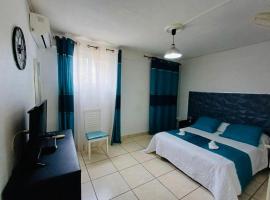 COQUET F2 CLIMATISE AVEC PISCINE AU LAMENTIN, Martinique Aime Cesaire-alþjóðaflugvöllur  - FDF, , hótel í nágrenninu