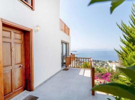 Sea View Flat with Terrace 3 min to Beach, hotell i Gumusluk