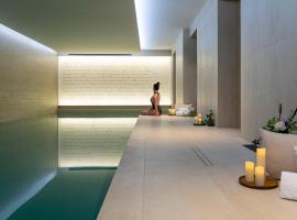 Hôtel & SPA Napoléon – hotel w mieście Fontainebleau
