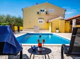 Apartment house Simoni with pool, Zadar county
