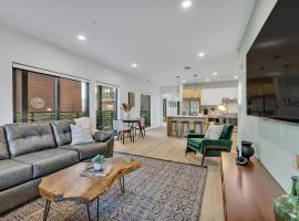 HUGE downtown corner unit- Pool-Gym-Walk 2 Broadway、ナッシュビルのアパートホテル