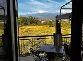 Beautiful apartment with balcony view of Etna