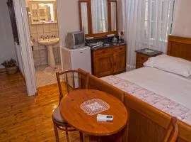 Marina Rooms