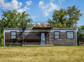 New Luxury Shipping Container: Bellmead şehrinde bir otel
