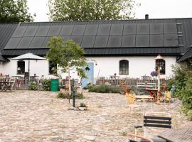 Sköllengården, pet-friendly hotel in Simrishamn