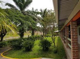 Hotel Estancia del Bosque Forest Guest House, hotel with parking in Siguatepeque