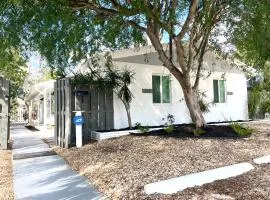 Stylish & Cozy Home Close To Beach- Free Parking, Private, Backyard, Laundry