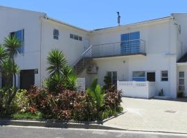 Pro Moni's Guesthouse, beach rental in Muizenberg