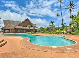 Oceanfront Maunaloa Condo, Steps to Pool and Beach!, hotel en Maunaloa