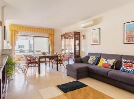 Central Cascais Apartment with private parking, דירה בקשקאיש
