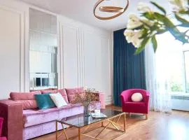 Elegant Lux Apartment in central square