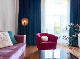 Elegant Lux Apartment in central square