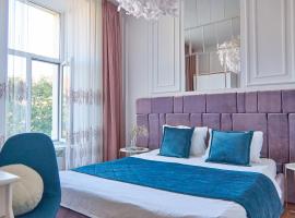 Elegant Lux Apartment in central square, помешкання для відпустки у місті Мукачево