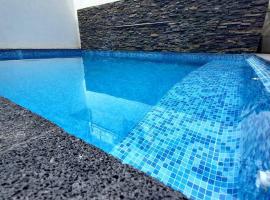 New 4 Bedroom House Sleeps 16 Pool, BBQ and more!, παραθεριστική κατοικία σε Puerto Vallarta