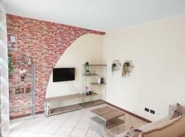 giardino privato - comodo per Malpensa e Milano - con parcheggio، بيت عطلات في سوما لومباردو