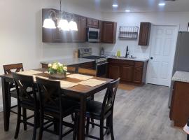 Entire cozy home, hotel v destinaci Madera
