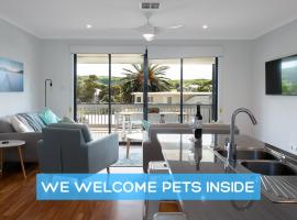 4BR Contemporary Coastal Home with Rural Outlook, hotel in Port Elliot