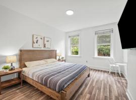 Oakland/University @C Modern & Stylish Private Bedroom with Shared Bathroom, feriebolig i Pittsburgh