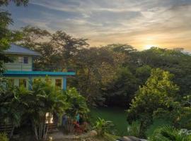 River Bend Lodge, Cayo, hotel en Bullet Tree Falls