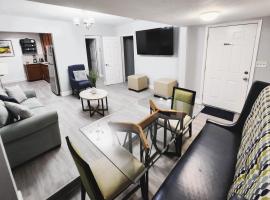 Cozy 3 Bedroom house near Airport/Raymond Stadium/Downtown.: Tampa'da bir otel