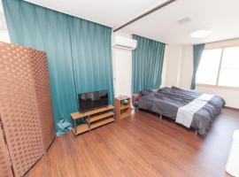 Big Stone Tsukuda 45平米 2SDbed 2For3F, alojamiento con cocina en Aomori